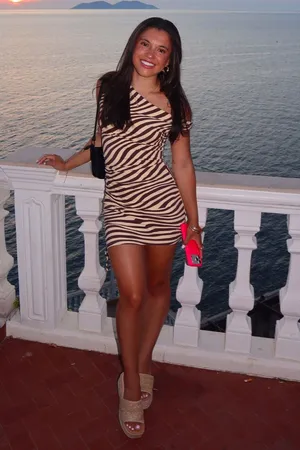 White Fox Dress Boutique thumbnail 1