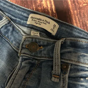 Women’s Abercrombie & Fitch Super Skinny Ankle High Rise Curve Love Size 28/6s thumbnail 2