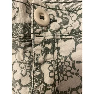 Aeropostale Womens Floral Chino Shorts Olive Green‎ cream Y2K Size 9/10 Low Rise thumbnail 6