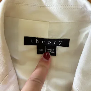 Theory white vest thumbnail 2