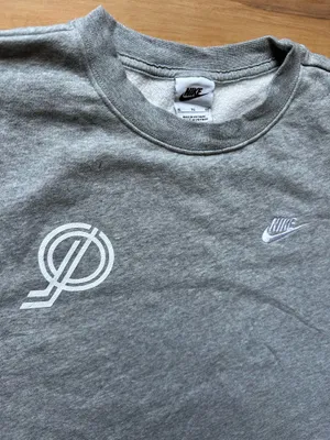 Nike Gray woman’s Crewneck thumbnail 3
