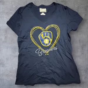 Majestic Milwaukee Brewers Womens Navy Blue Heart Graphic V-Neck T-Shirt Medium thumbnail 1