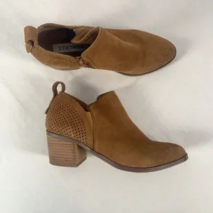 Steve Madden‎ Ruebey Suede Perforated Bootie in Chestnut Brown Size 9 thumbnail 2