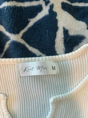White top Size M thumbnail 2