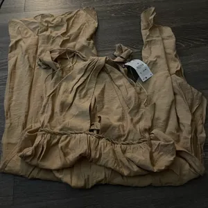NWT JUMPSUIT WITH Halter neckline thumbnail 8