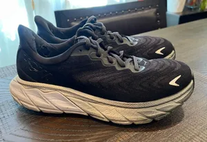 Hoka arahi 6 black and white shoes *no insoles* size 7B women thumbnail 1