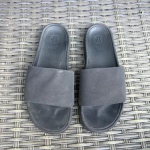 Lululemon Restfeel Slide Black Graphite Grey Womens 9 Athletic Sandals thumbnail 2