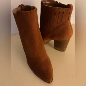 Blondo women suede Chelsea waterproof Cognac Suede Ankle Booties size 9.5 thumbnail 4