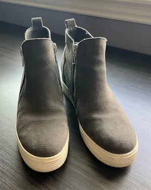 Steve Madden slip-on sneakers with wedge platform. Gray suede-like upper with textured trim. Thick white rubber platform sole. Easy pull-on style for everyday wear. Size 11M thumbnail 1