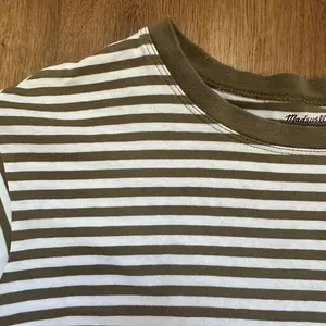 Madewell Striiped Softfade Cotton Oversized Tee in Capers XS thumbnail 2