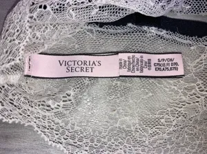 Victoria’s Secret White lace And Black Velvet Bralette thumbnail 10