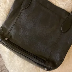 LODIS Cintage Black Leather Tote Bag thumbnail 4
