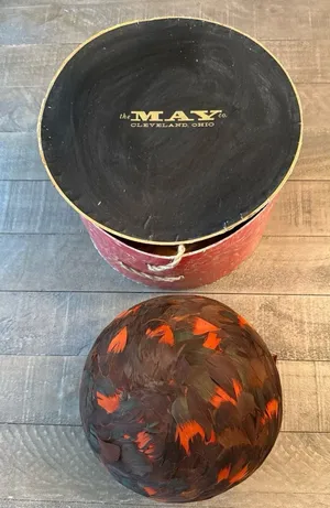 VTG The May‎ Company Cleveland Ohio Feather Hat thumbnail 1