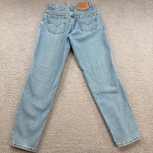 Vintage Levis 550 Relaxed Fit Tapered Leg Light Wash Jeans Women 25x28 thumbnail 2
