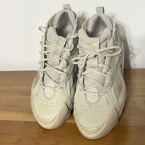 Reebok Cardi B Club‎ C V2 Women's Shoes Sneakers Size 8.5 Beige thumbnail 3