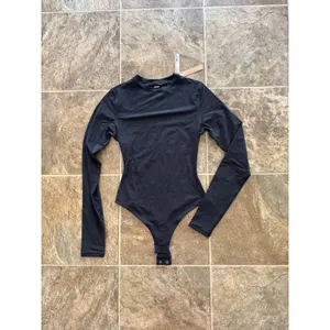 Skims Fits Everybody Long Sleeve Crewneck Bodysuit Onyx Size XS thumbnail 3
