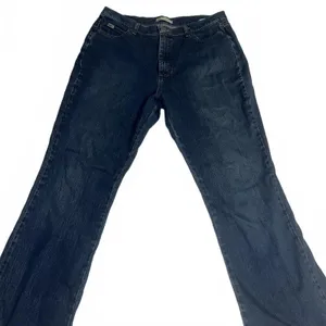 Lee Relaxed Bootcut At The Waist Classic Fit Womans Plus Size 16 Dark Denim Jean thumbnail 3