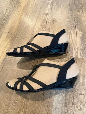 Lifestride Black Strappy Low Wedge Women's Yaya Sandal 7 thumbnail 3