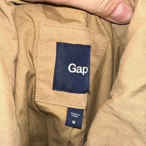 Gap tan double breasted classic minimalist Parisian coat thumbnail 2