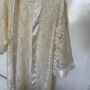 Vintage Alexandra Nicole Bridal Robe set thumbnail 2