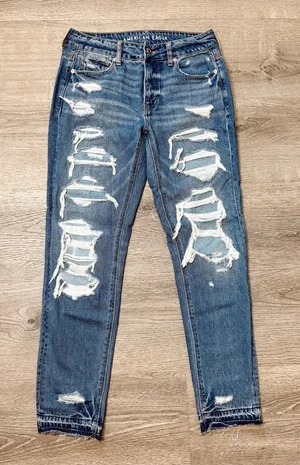 •American Eagle• Distressed Tomgirl Jeans thumbnail 1
