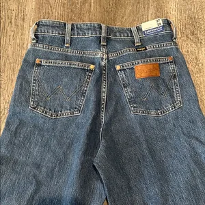 Wrangler Blue Straight Leg Women's Jeans new with tags Wrangler Mom Straight thumbnail 8