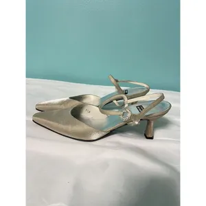 Stuart Weitzman Glistening Pointed Toe Ankle Strap Heels Beige Size 7.5M S-256‎ thumbnail 6
