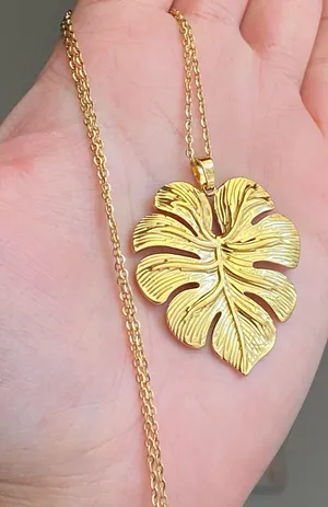 Handmade fully gold tone stainless steel boho fairy monstera plant necklace🌿 thumbnail 6