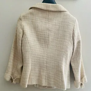 White House Black Market Knit Classy Jacket .Size 4. thumbnail 3