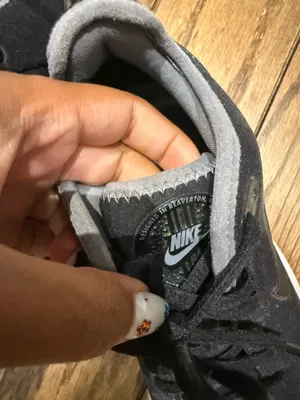 Women’s Nike Lightweight Black Sneakers thumbnail 4