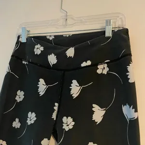 Fabletics Define PowerHold Mid-Rise Legging in Wildflower‎ Print thumbnail 4