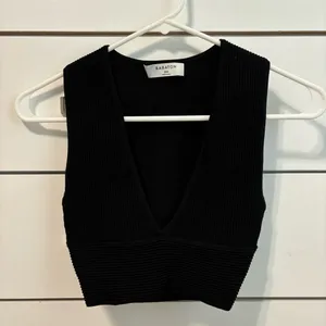 Aritzia Babaton Black Ribbed Cropped Tank thumbnail 2