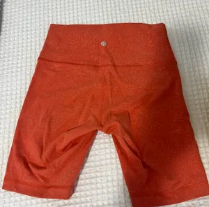 Lululemon Wunder Train High Rise Short 8" - size 6 thumbnail 1