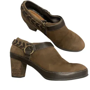 Clarks‎ Artisan Mural Ankle Booties Womens Sz 8W Brown Leather Zip Harness thumbnail 1