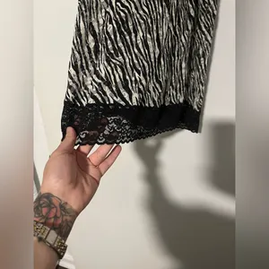 Victoria’s secret Vintage Y2K Zebra Print Slip Dress with Lace‎ Trim hem Size L thumbnail 8