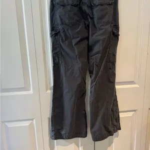 American Eagle Stretch Baggy low rise flare cargo pant size 6 thumbnail 3