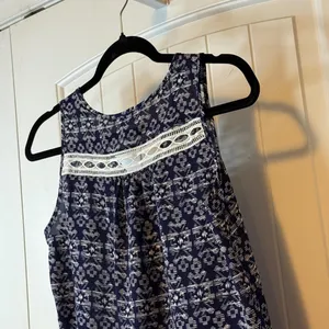 Papermoon Navy Blue White Geometric Print Lace Inset Sleeveless XS V-Neck Shirt thumbnail 6