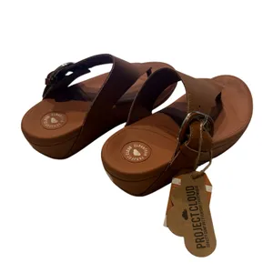 Project Cloud Women Arlee Buckle Sandals in Tan Leather, Size 6 thumbnail 4