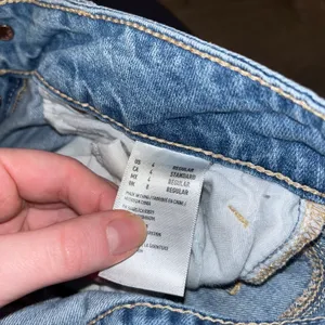 American Eagle High Rise Distressed Tom girl Jeans Size 4 thumbnail 6