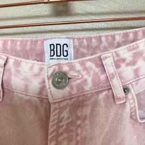 Urban Outfitters BDG Light Pink Acid Wash High-Waisted Denim Mom Jeans 26 thumbnail 6