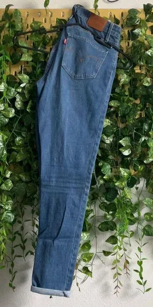 Levi's 721 High-Rise Skinny Jeans thumbnail 1