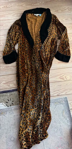 Vintage Victoria's Secret Leopard Print Robe - few small holes in pics size L thumbnail 1