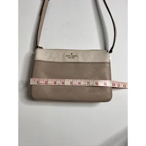 Kate Spade Leila Two-Tone Crossbody Bag Purse Small Leather Beige Taupe Neutral thumbnail 5