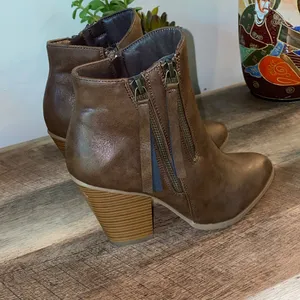 Journee Collection Heeled Ankle Booties with Dual Zippers Size 6.5 thumbnail 5