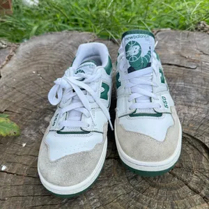 New Balance Men's 550 men’s Sneaker, shoes size 5.5 thumbnail 2