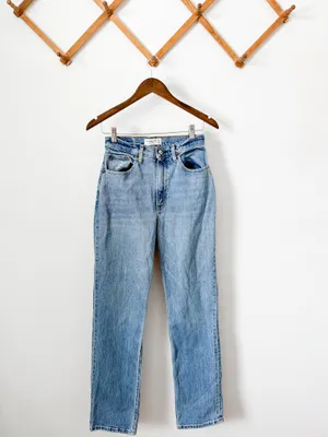 Abercrombie & Fitch Curve Love Ultra High Rise 90s Straight Jean thumbnail 9