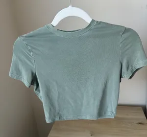 Vintage Cropped Raglan T-Shirt thumbnail 2