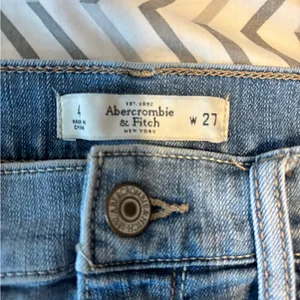 Abercrombie No Rip Jean Shorts – Size 4 thumbnail 4