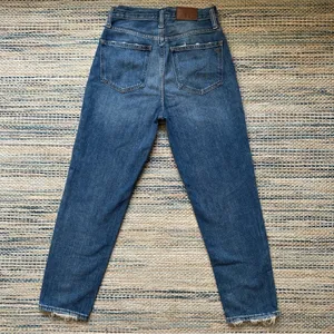 The Momjean in Downey Wash Size 25 Mom Jean Rigid Denim High Rise thumbnail 5