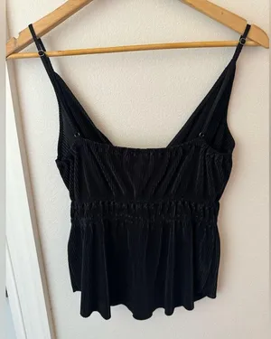 Abercrombie • • NWOT Women’s Black Dressy Tank Medium thumbnail 4